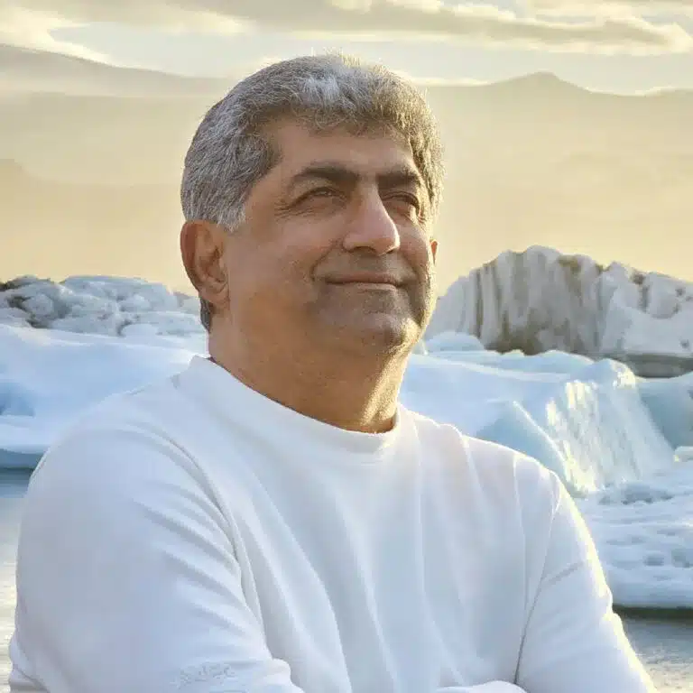 singer-philanthropist-motivationalbooks-Spiritual-spiritual-mentor-helppeople-eternalhappiness